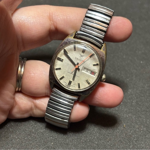 Vintage Croton Day Date Swiss Made Mechanical Watch Silver Tone Working - Picture 1 of 9